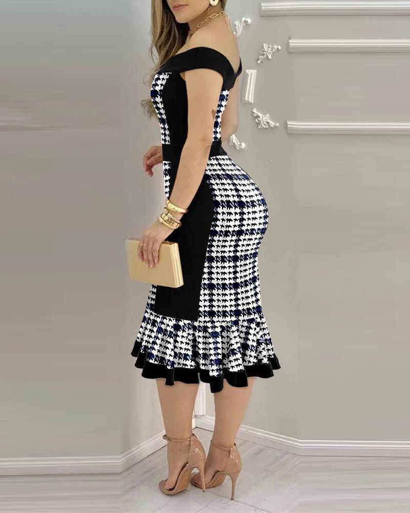 فستان نسائي ضيق مكشوف الكتفين بطبعة مربعات، مع حافة مكشكشة، فستان متوسط الطول بتصميم كلاسيكي