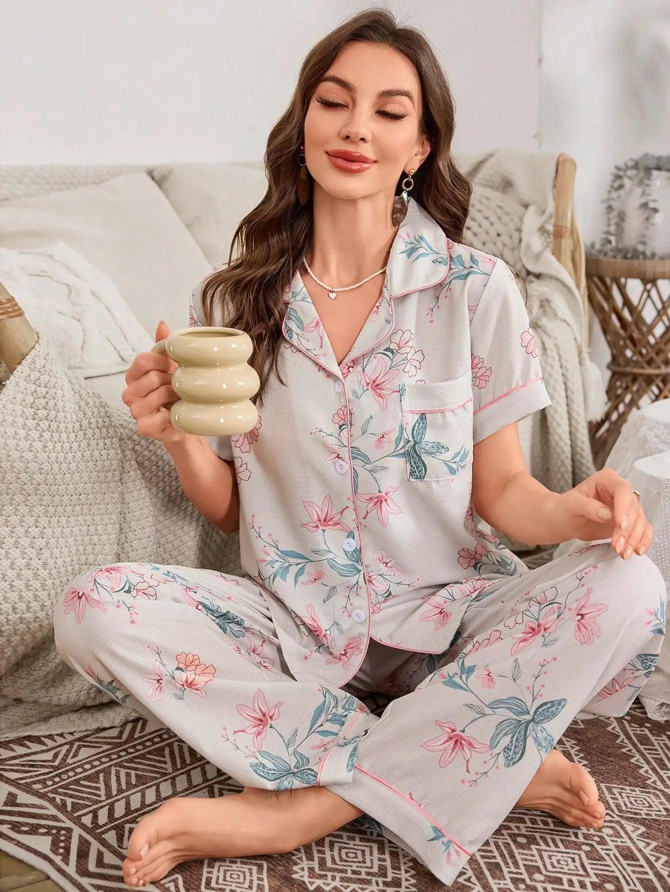 طقم بيجامة صيفي أنيق للنساء بأكمام قصيرة من قماش الكريب الفقاعي