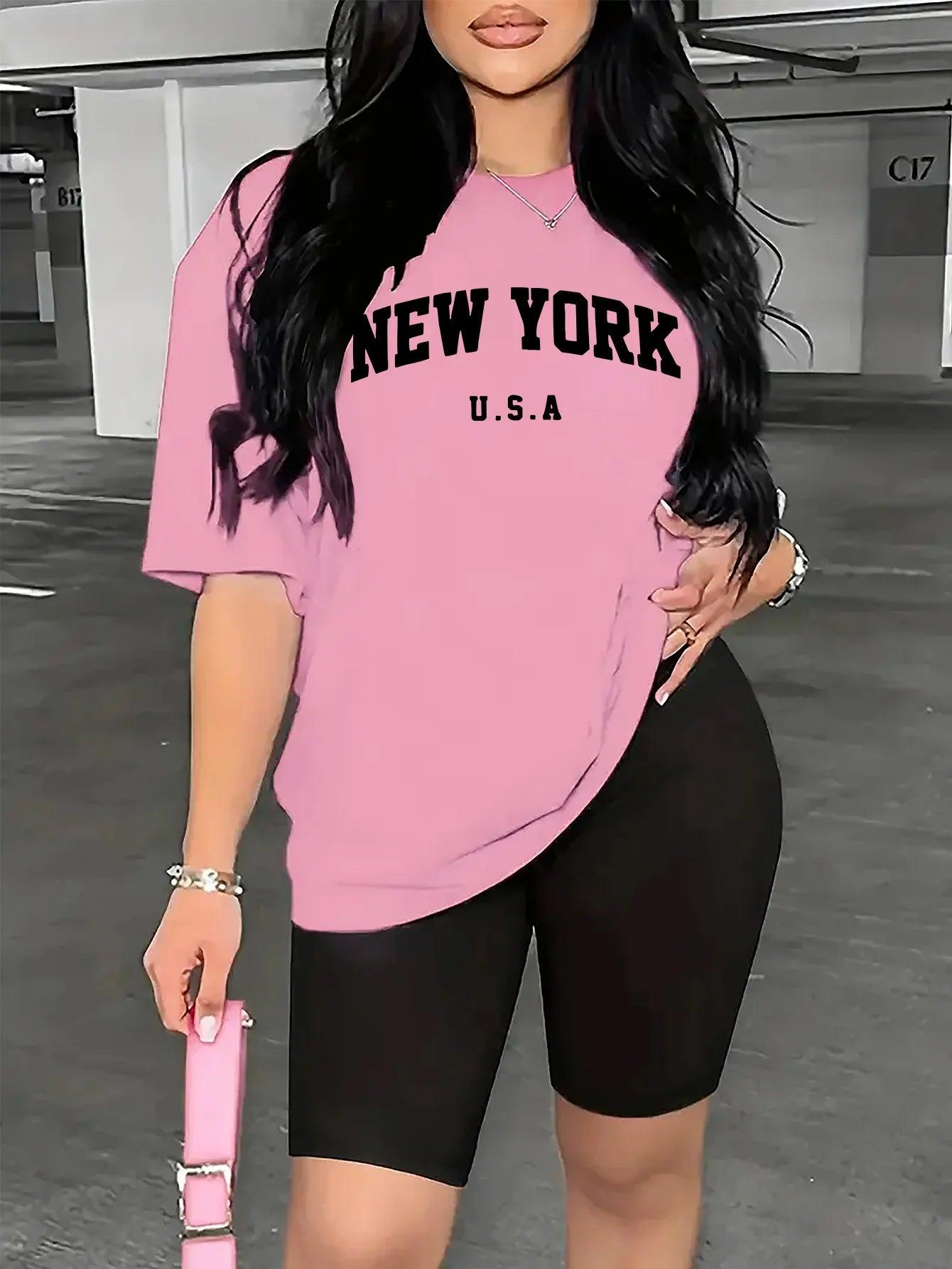 طقم ملابس رياضية من قطعتين: تيشيرت بأكمام قصيرة وطبعة "نيويورك" مع شورت رياضي للجري