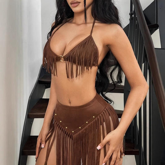 طقم صدرية نسائية بدون ظهر برقبة متدلية ومزينة بشراشيب بتصميم عطلة